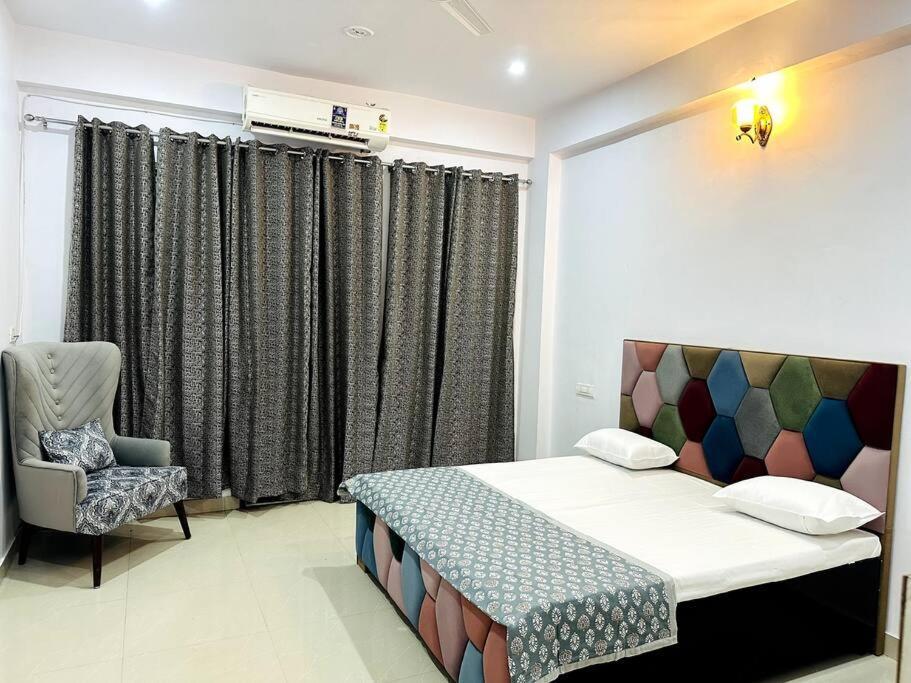 Ajnara 2 Apartment